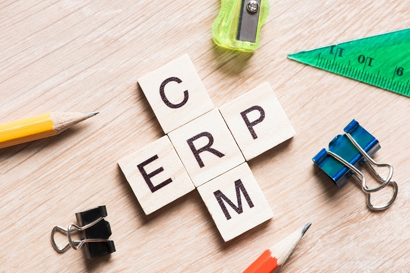 CRMとERPの違いを解説！導入すべきシステムはどっち？