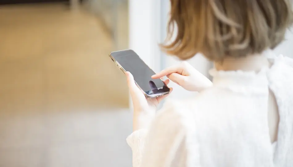 「SNS」や「プッシュ通知」での情報受け取り、20代で3割以上