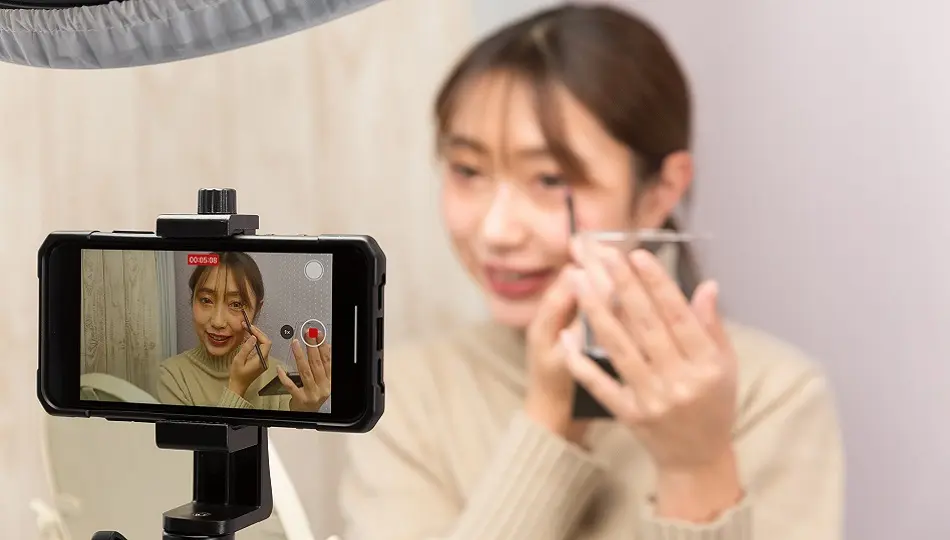 「ライブコマース」の動画視聴者のうち、5割が商品を購入