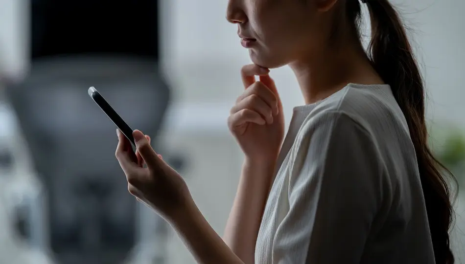 スマートフォンで不快感を抱くのは「バナー広告より、動画広告」