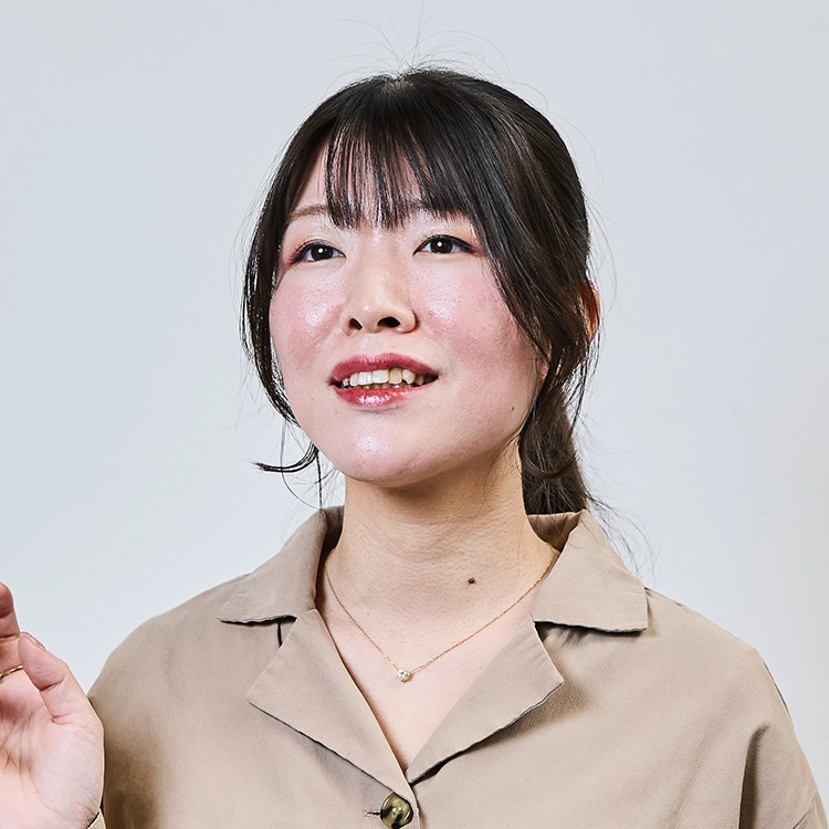 武島 沙里 氏