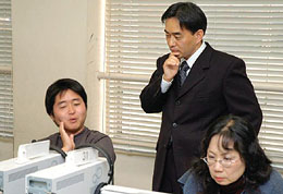 身近な例をあげながら、先生たちの共感を得て進められていく長谷川先生の研修