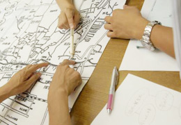 大きく刷られた地図も積極的に活用