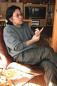 少年時代の思い出を語る井上さん